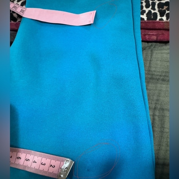 Good used condition under armour sweatshirt.  Sz m - Picture 9 of 9